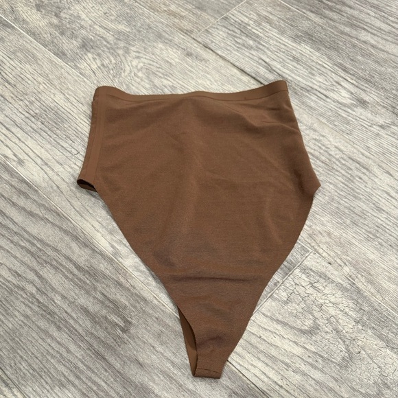 NWT Skims sheer sculpt high waisted thong in Jasper - Picture 2 of 4
